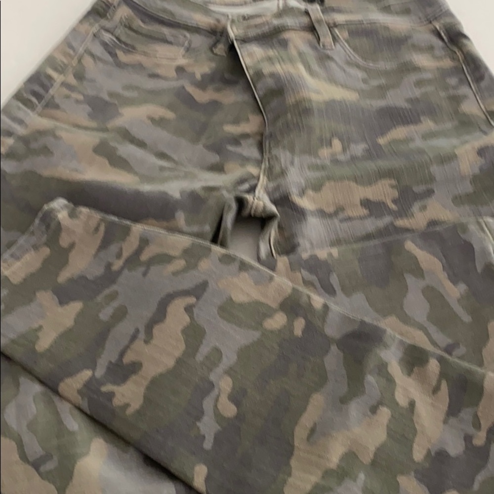 Hudson size 28 camouflage jean